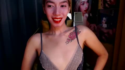 Snapshot of aurakharisma_xx chatting on February 12, 3:40 am Miss awra online show from February 12, 3:40 am