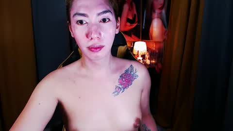 Snapshot of aurakharisma_xx chatting on April 25, 5:54 pm Miss awra online show from April 25, 5:54 pm