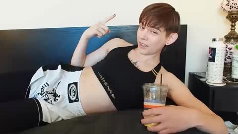 Snapshot of aurora_996 chatting on March 3, 5:18 pm Aurora online show from March 3, 5:18 pm