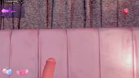 Snapshot of aurora_divine chatting on January 27, 10:06 pm aurora_divine online show from January 27, 10:06 pm