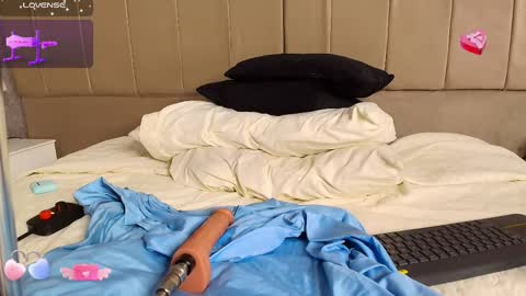 Snapshot of aurora_divine chatting on February 14, 3:26 pm aurora_divine online show from February 14, 3:26 pm