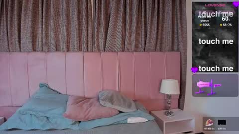 Snapshot of aurora_divine chatting on February 28, 2:09 am aurora_divine online show from February 28, 2:09 am