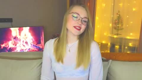 Snapshot of aurora_golden chatting on December 30, 4:08 pm Kate online show from December 30, 4:08 pm