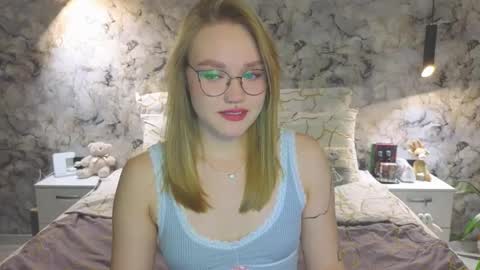 Snapshot of aurora_golden chatting on October 26, 5:52 pm Kate online show from October 26, 5:52 pm
