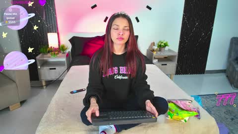 Snapshot of aurora_petitee chatting on April 7, 12:27 pm Aurora online show from April 7, 12:27 pm