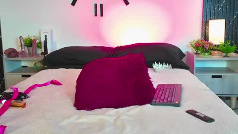 Snapshot of aurora_petitee chatting on April 10, 2:00 pm Aurora online show from April 10, 2:00 pm