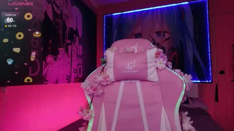 Snapshot of aurora_radiance chatting on October 19, 8:15 am Serena online show from October 19, 8:15 am