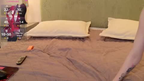 Snapshot of aurora_radiance chatting on March 22, 8:29 am Serena online show from March 22, 8:29 am