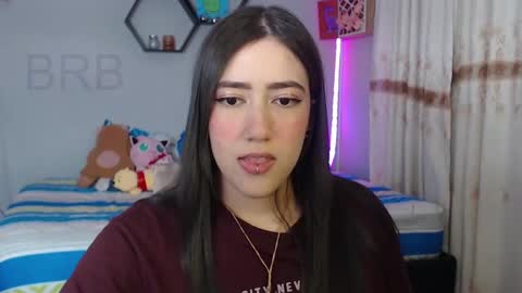 Snapshot of aurora_shy_ chatting on December 18, 4:09 am Aurora online show from December 18, 4:09 am