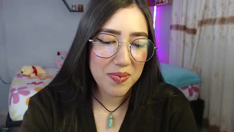 Snapshot of aurora_shy_ chatting on February 18, 11:19 pm Aurora online show from February 18, 11:19 pm