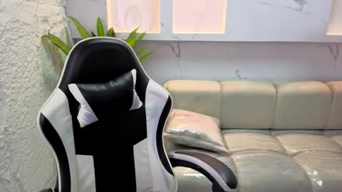 Snapshot of aurora_tp chatting on February 18, 2:07 am AURORA online show from February 18, 2:07 am