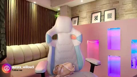 aurora_willow9 online show from December 16, 3:11 am