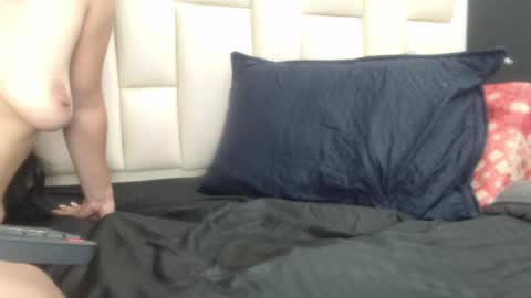 auroraa_miller online show from January 8, 6:20 pm