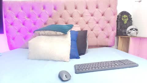 auroraa_miller online show from October 9, 11:52 am