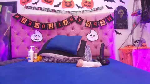 auroraa_miller online show from October 15, 11:54 am