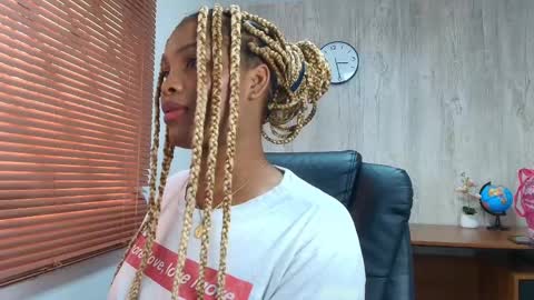 Ariana online show from October 3, 8:28 pm