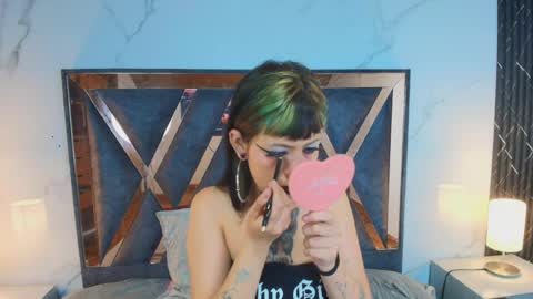 Aurora Diaz online show from April 4, 11:40 am