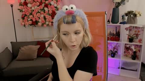 aurorawrenfield online show from March 5, 4:52 am