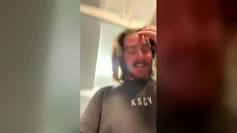 Snapshot of aussie_surf_dude chatting on March 15, 9:37 am Aussie online show from March 15, 9:37 am