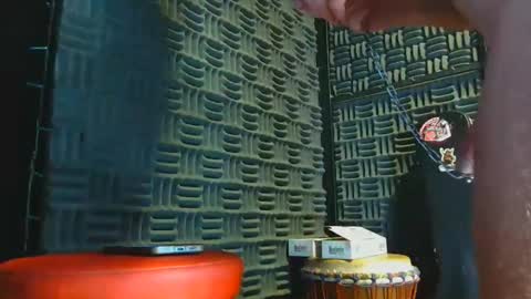 Snapshot of aussieraz chatting on February 11, 6:51 am aussieraz online show from February 11, 6:51 am