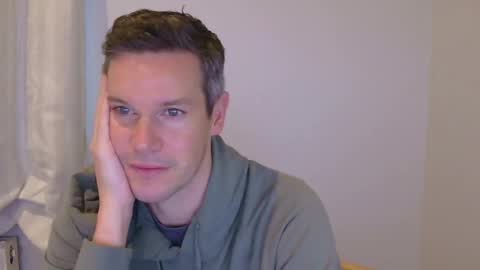 aussiesurfer0000 online show from February 17, 9:30 pm