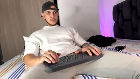 A online show from December 19, 10:39 pm