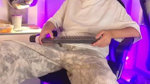 austinreeds online show from May 28, 1:19 pm