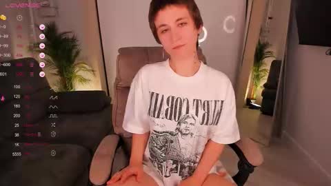 Snapshot of autumnwhisper_ chatting on February 4, 10:26 pm Alice online show from February 4, 10:26 pm