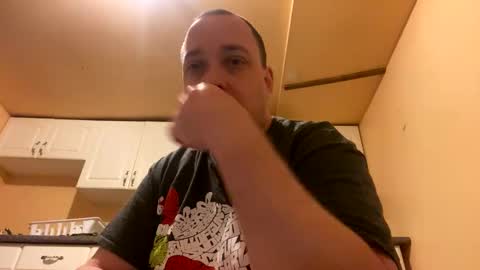 Snapshot of auz1812 chatting on December 2, 7:36 am Auz online show from December 2, 7:36 am