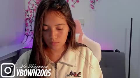 Snapshot of ava_broown chatting on October 23, 2:22 am online show from October 23, 2:22 am