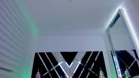 Snapshot of ava_fontana2 chatting on December 17, 1:22 am Ava Fontana online show from December 17, 1:22 am