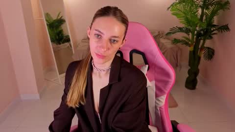 Ava online show from January 8, 8:49 am