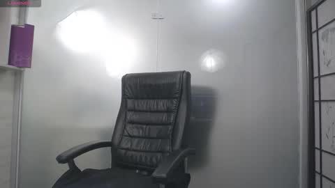 Snapshot of avablue_ chatting on February 3, 6:40 am online show from February 3, 6:40 am