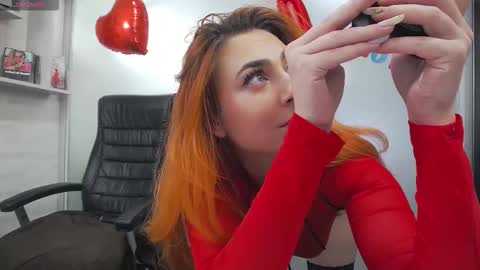 Snapshot of avablue_ chatting on February 13, 12:23 pm online show from February 13, 12:23 pm