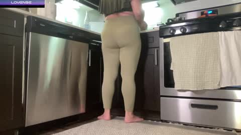 Snapshot of avabradley chatting on October 1, 12:27 am Ava . Support my channel by using my affiliate link to make your account  Thanks  online show from October 1, 12:27 am