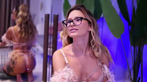 Ava online show from October 24, 3:58 am