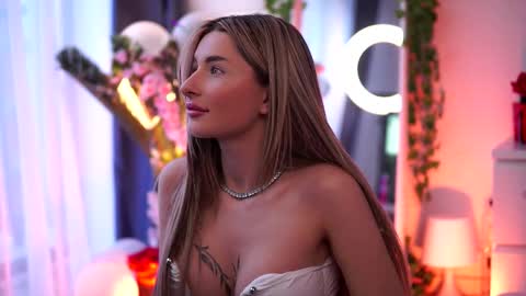 Carina online show from February 20, 5:33 am