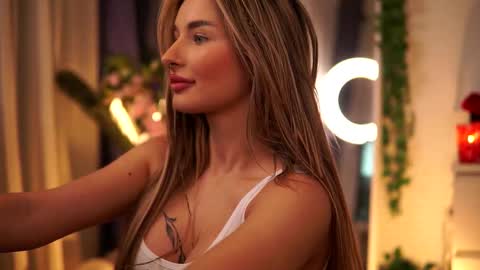 Carina online show from February 21, 2:39 am