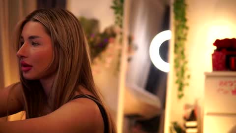 Carina online show from February 25, 1:41 am