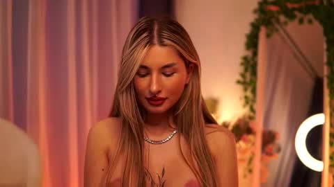 Carina online show from February 25, 4:46 am