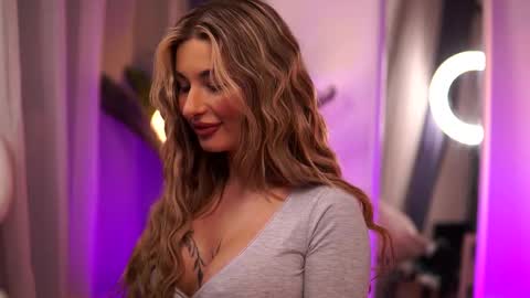 Carina online show from March 2, 11:09 pm