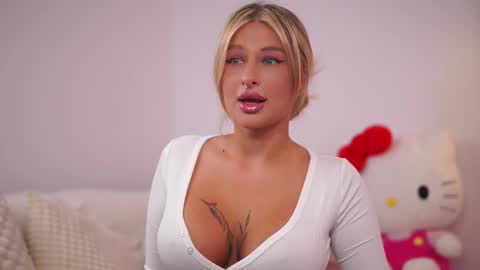 Carina online show from September 12, 8:20 pm