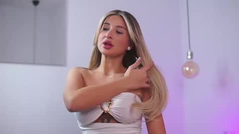 Carina online show from March 18, 9:29 pm