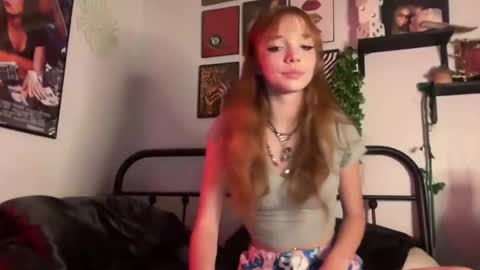 avaxlee online show from July 8, 2:16 am