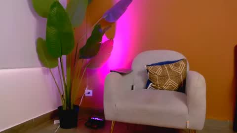 Snapshot of aveline_nuit chatting on June 19, 8:12 pm Hi im aqua is nice with me online show from June 19, 8:12 pm