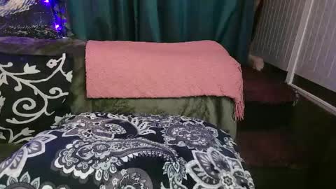 raven blue online show from October 8, 6:00 am