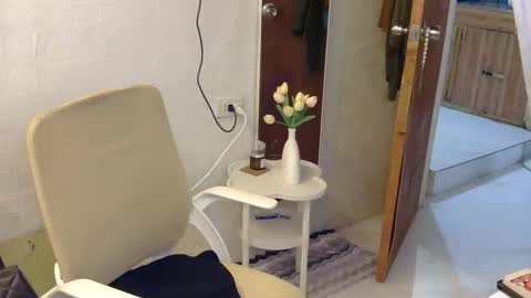 Rhian online show from November 24, 4:12 am