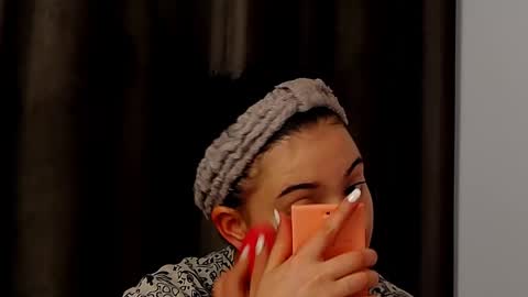 AveryWillow online show from January 2, 1:30 pm