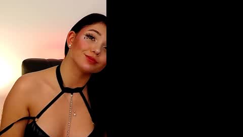 AveryWillow online show from January 2, 4:35 pm