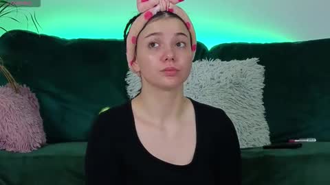 AveryWillow online show from September 30, 4:28 am